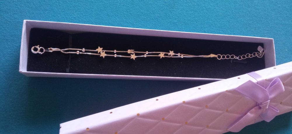 Елегантна, нова сребърна гривна в кутия.