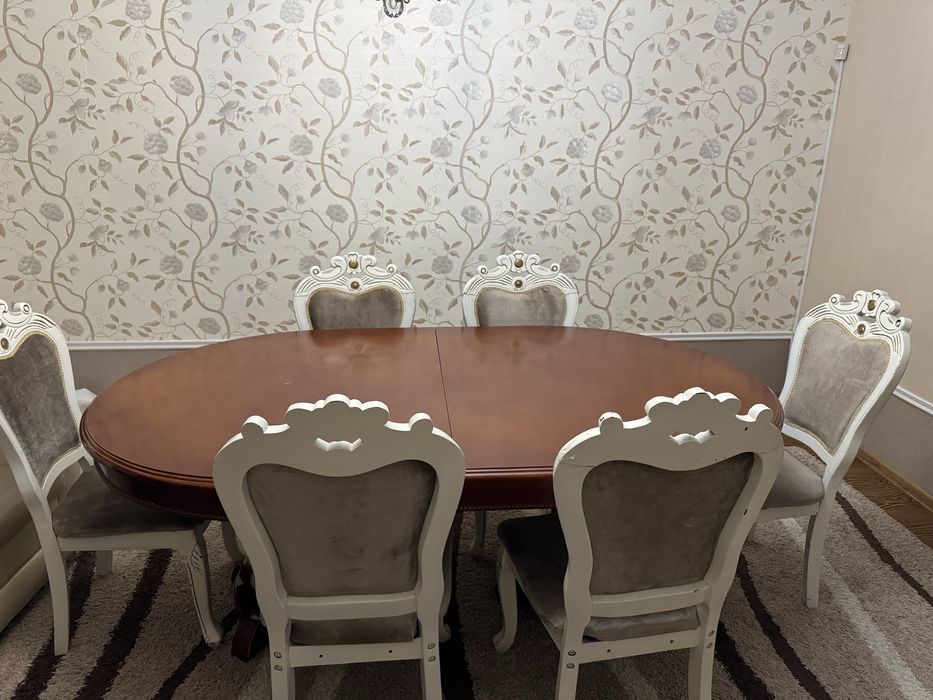 Стол со стульями