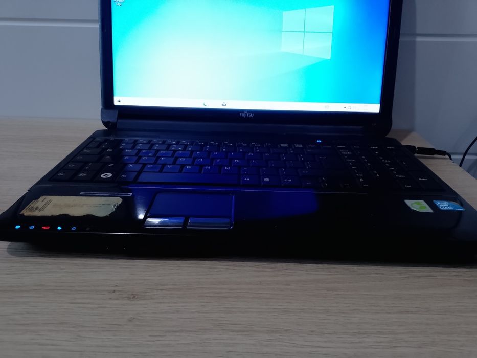 Vind leptop Fujitsu Siemens i5