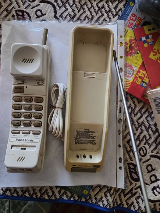 Telefoane vechi de colecție.