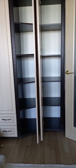 Продам шкаф плательный