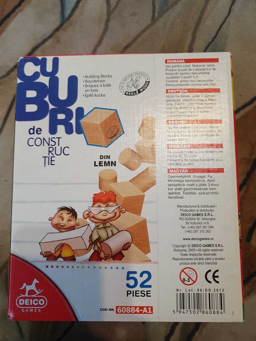 Excavator si cuburi lemn