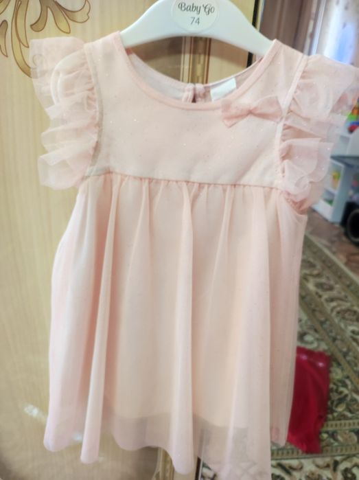 Продам платья на девочку 1-2 года