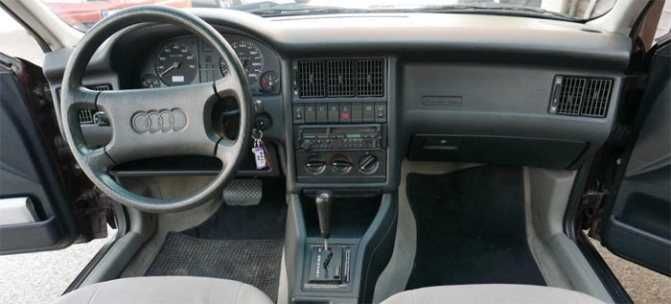 Панель торпеда Ауди А80, А100, А4, А6