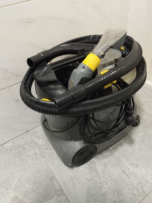 Моющий пылесос Керхер Karher Puzzi 8/1