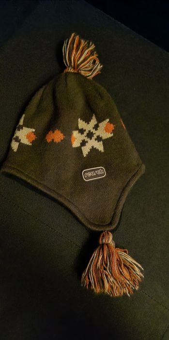 Caciula de iarna cu urechi si ciucuri Reusch