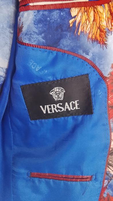 Продам кастюм VERSACE оригинал