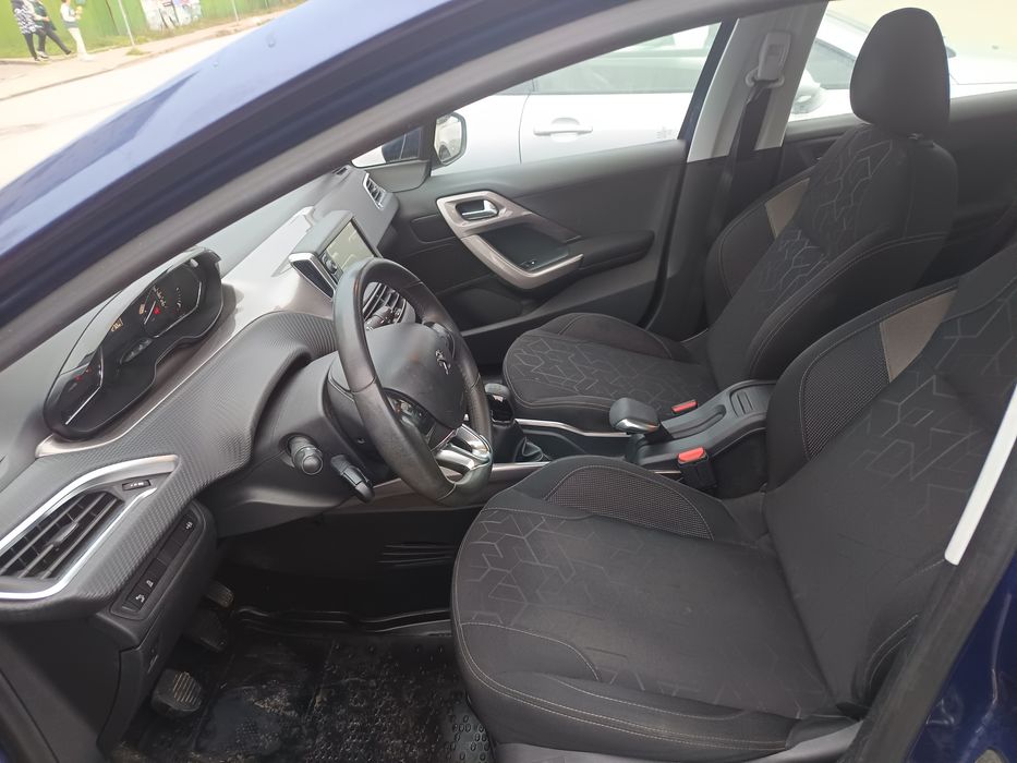 Пежо 2008, 2013 г. 1.6 бензин ,