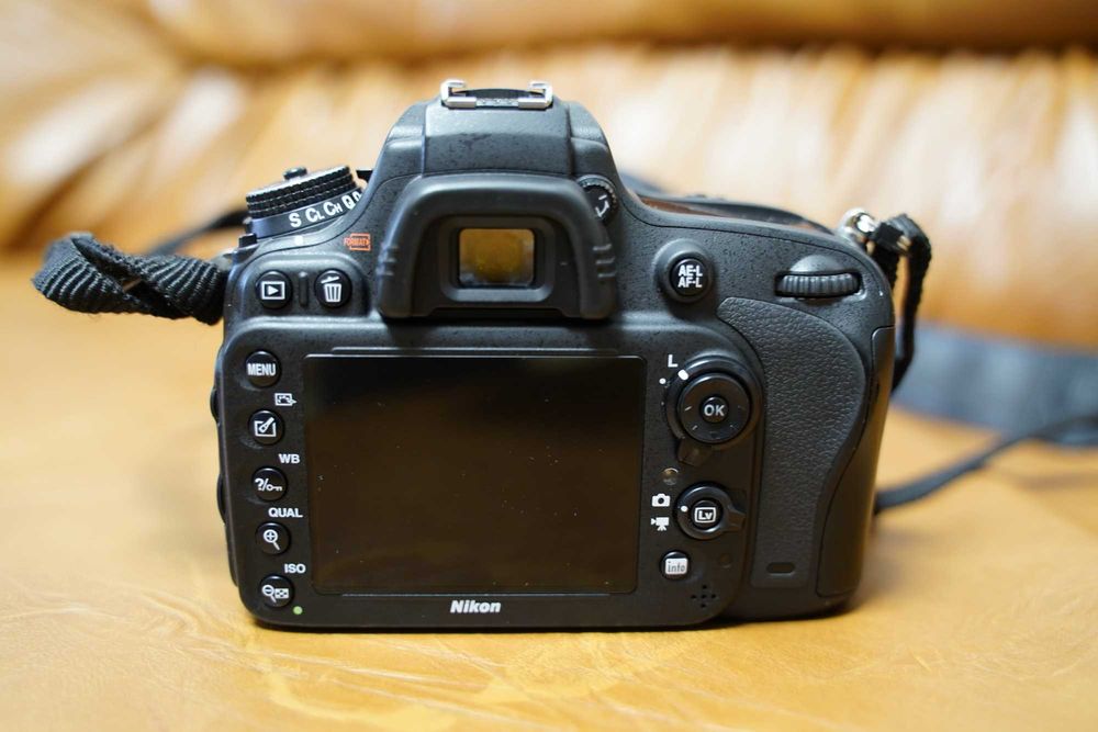 Vand Nikon d610 si obiectiv Nikon 24-70 f2,8