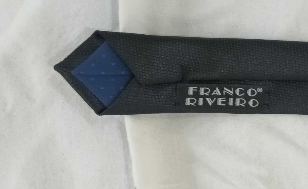 Оригинален мъжки костюм Andrews размер 46(М) сако,панталон,вратовръзка