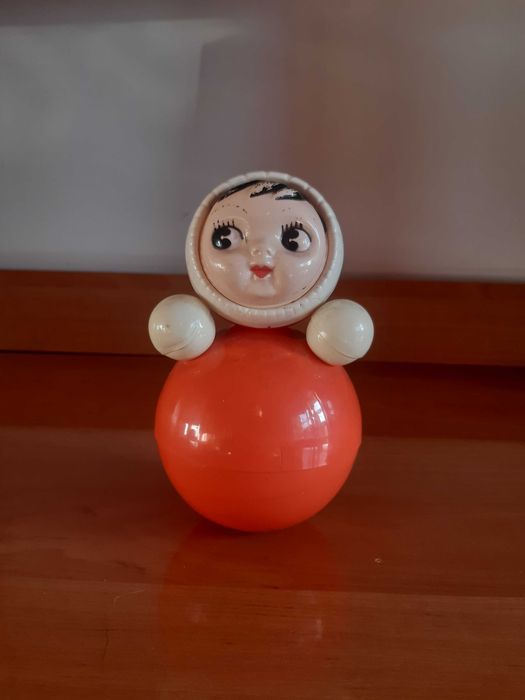 Неваляшка- руска кукла, ретро