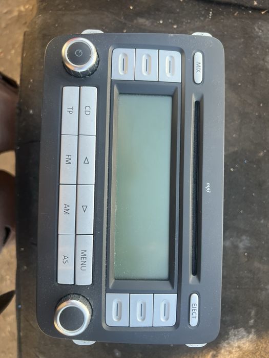 Продавам ориг радио Audio Cd Mp3 VW Seat skoda golf sharan tiguan tour