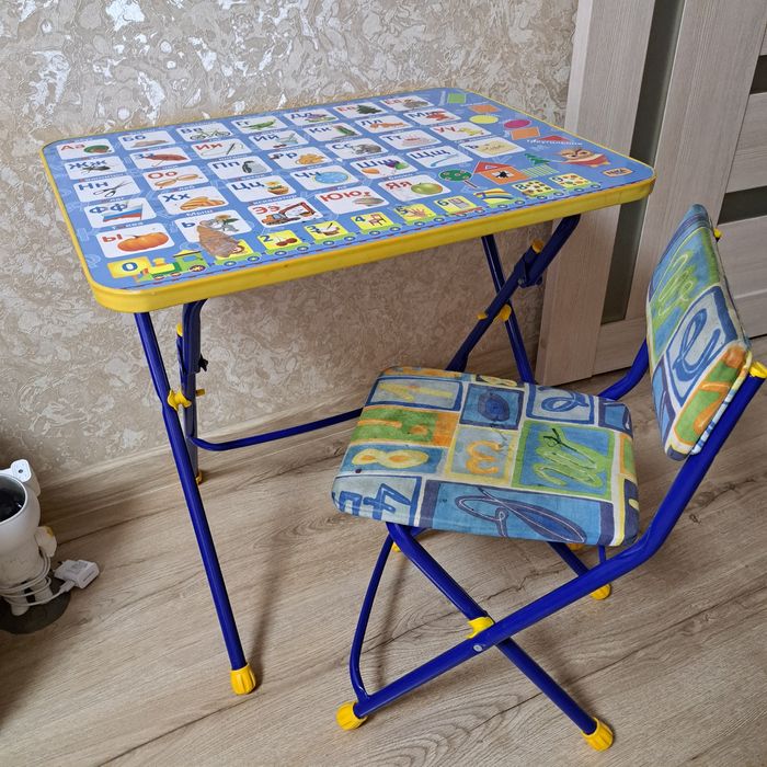 Детский столик со стульчиком