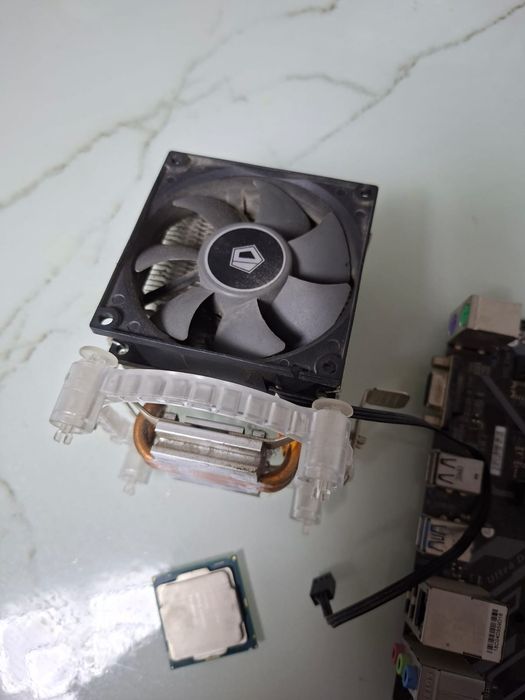 Процессор i3-8100