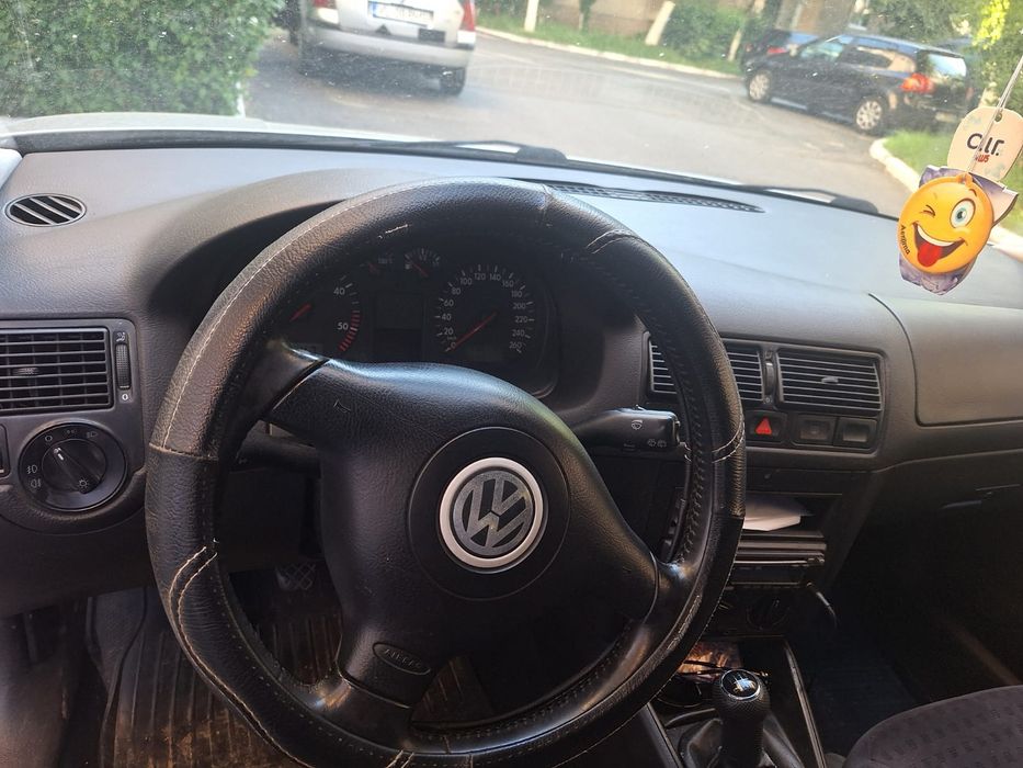 Auto wv golf 4 doar vând nu fac schimb                                    vând golf 4        brec
