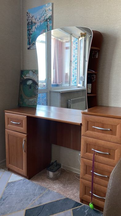 Камод с зеркалом