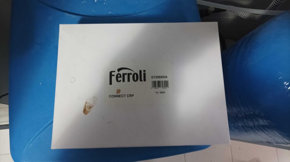 Продавам НОВ смарт термостат / хронотермостат Ferroli CONNECT CRP