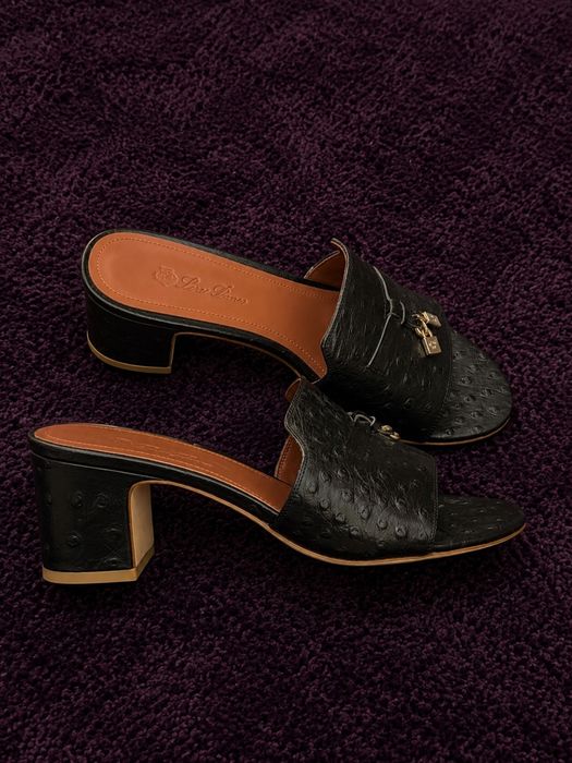 Налични Loro Piana чехли с ток