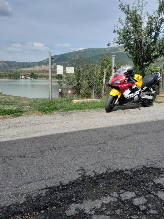 Продавам Хонда Ф4 600
