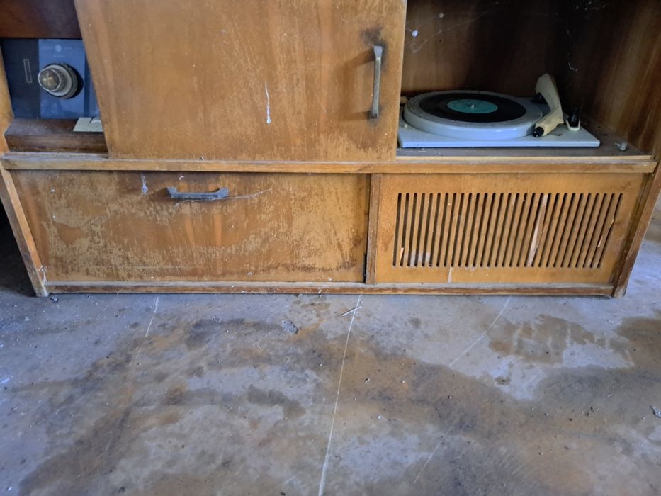 Ретро радио - грамофон с управление чрез бутони - запазен вид!