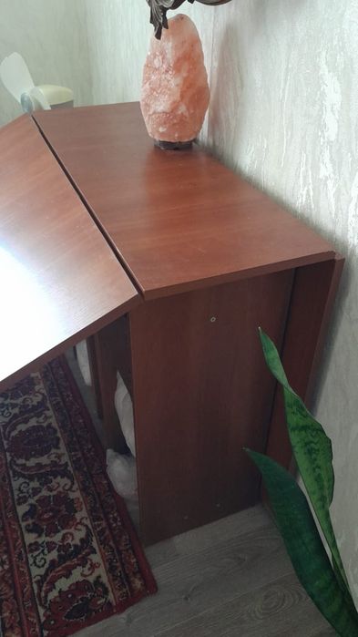 Продам стол тумбу