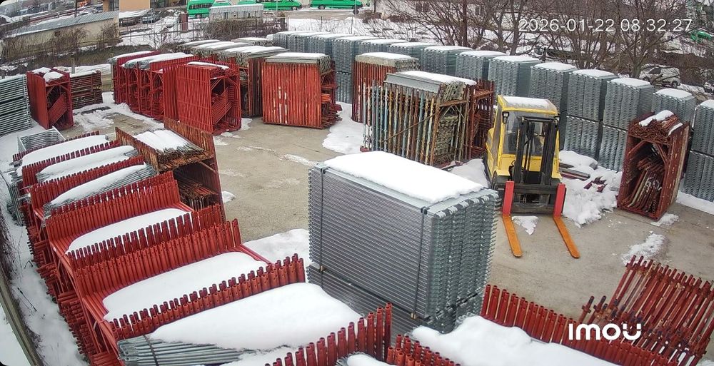 Schela metalica uzata cu podina la jumatate