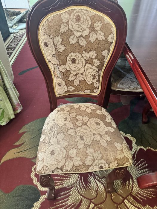 Продается стол со стульями