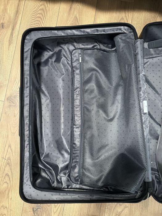 Vând geamantan RIMOWA Ultralight