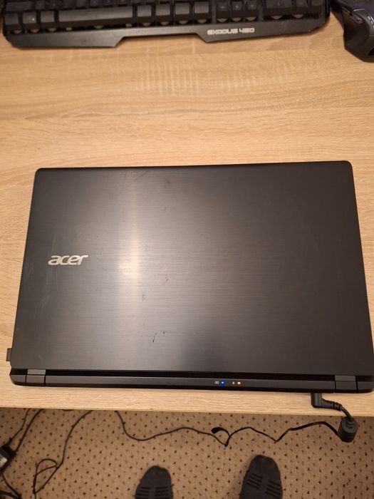 Laptop Acer Aspire V5-573, i5-4200U, 8 GB,  ssd 256 GB,  bateria ok,  15.6 "
