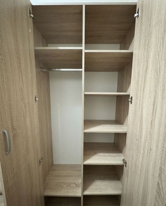 Мебель и шкафчик с зеркалом