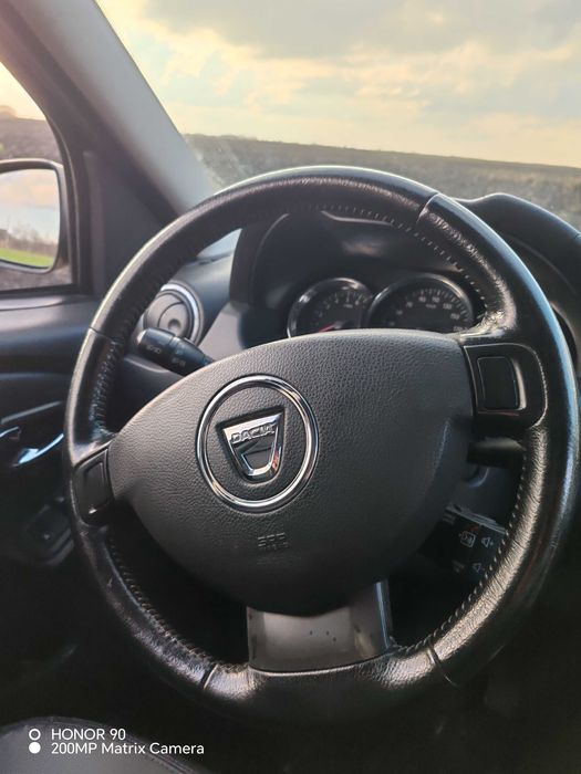 Volan cu airbag si comenzi pilot Dacia