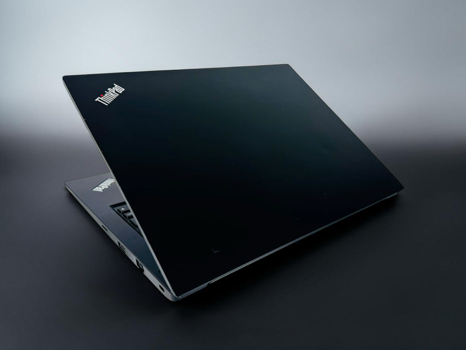 Лаптоп Lenovo ThinkPad E495 14" AMD Ryzen 3 3200U 2.60GHz 16GB RAM 256GB SSD Гаранция!