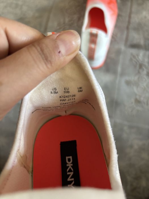 Кроссовки женские DKNY