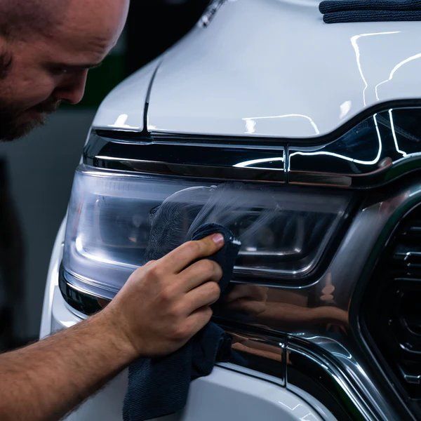 Solutie curatare si polisare sticla faruri TurtleWax 53168, 300ml