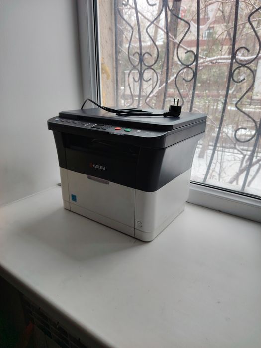 Принтер kyocera на запчасти, печатает плохо