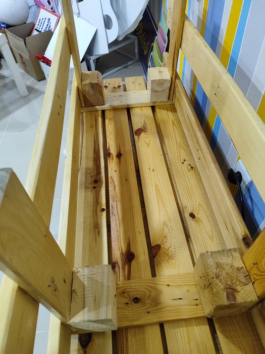 Продам скамейки деревянные (лак)