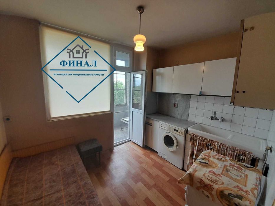 Продава се Двустаен апартамент в Шумен, Добруджански - 68 кв.м за 1050 €/кв.м - Снимка #1