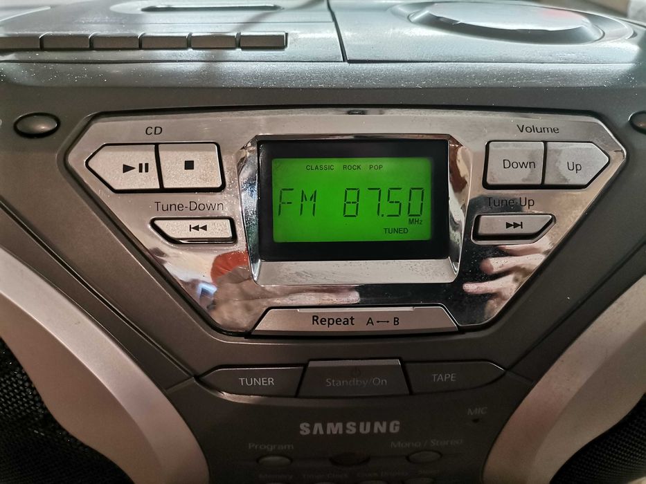Радиокасетофон Samsung RCD-S50 (За ремонт на CD / За части)