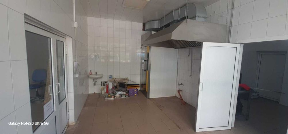 Търговски обект 120 кв.м на главен булевард в ж.к. Младост II