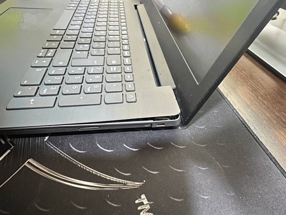 4/512  i3 6th все работает отлично