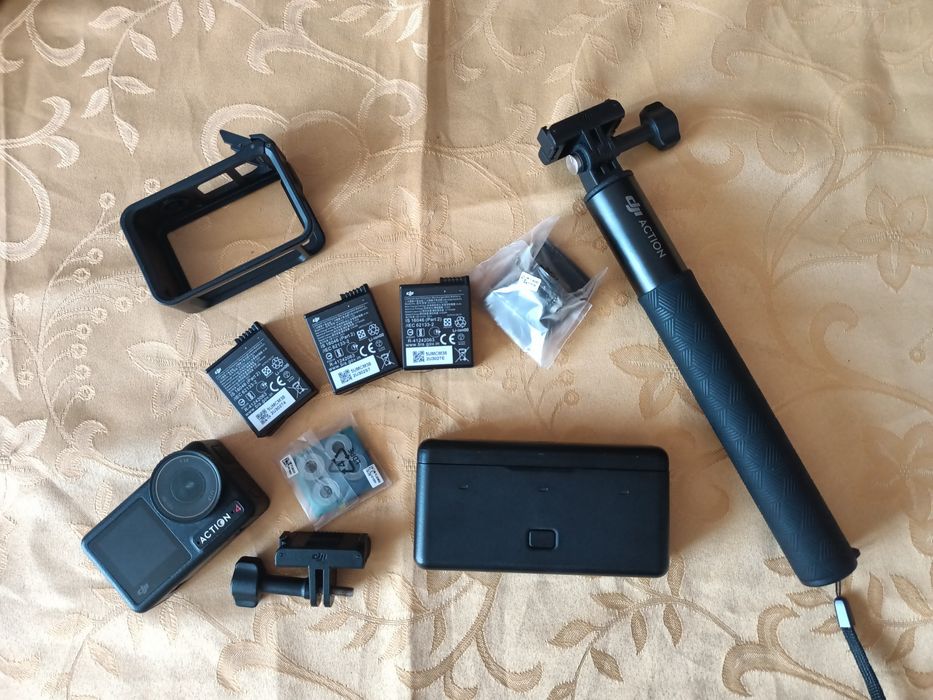Vând DJI Osmo Action 4 Adventure Combo + Kit 53+1 accesorii + cutie