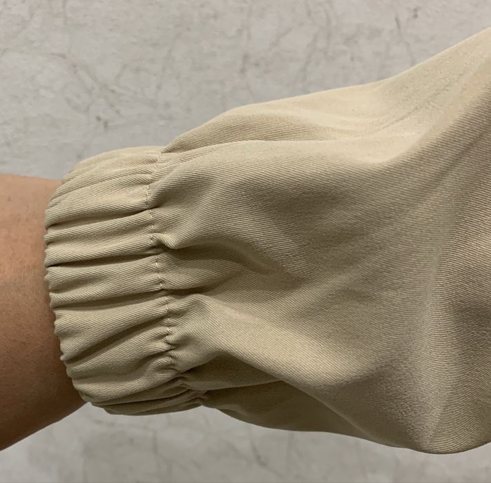 Куртка бежевая 48р (плащевка)