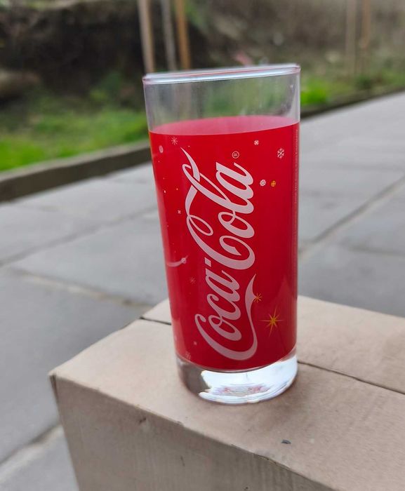 чаши Кока-кола, Капи и Банкя