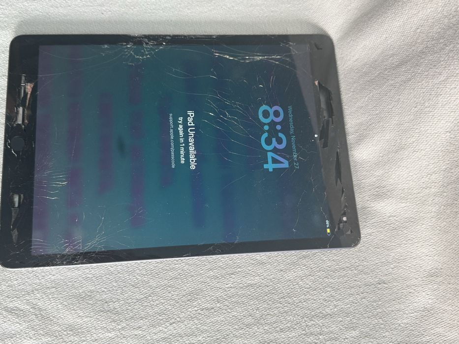 ЗА ЧАСТИ! Таблет Айпад , ipad 10.2 (2021) Wi-Fi 9th А2602 , 64GB , Ipad A2602