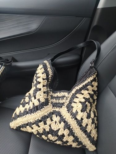 Чанта тип шопър черна с бежово