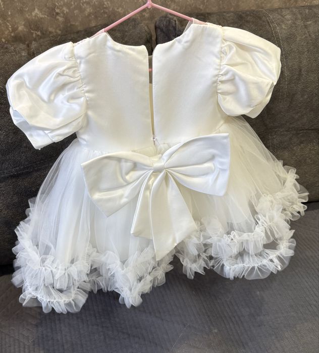 Продам платья размер 80