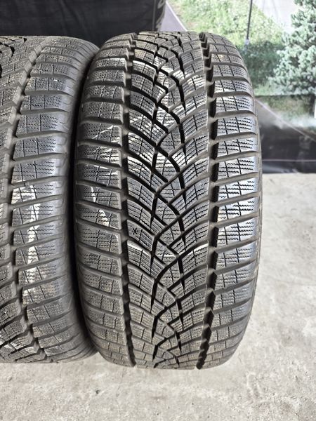 235/45/18 Goodyear 4бр