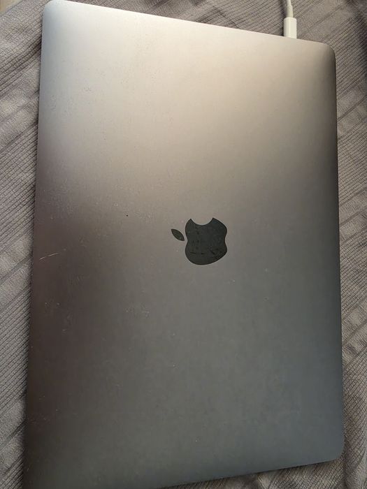 Продам Macbook Air 13 (M1, 2020)