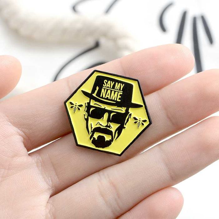 Insigna metalica promotionala Heisenberg, serial "Breaking Bad"(2005)