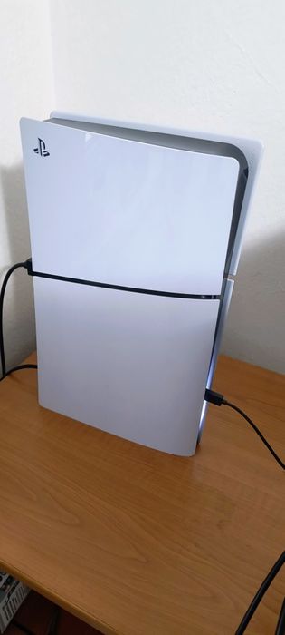 Vând PS5 Slim 1T